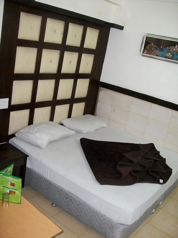 Hotel Milan Continental Dillí Pokoj fotografie